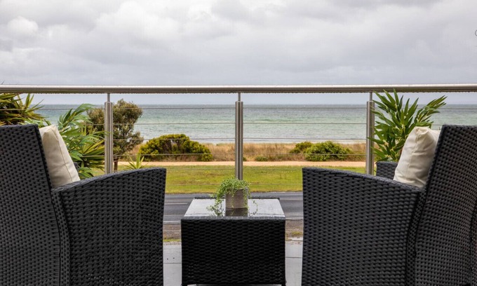 St Leonards House | Beach Retreat at St Leonards