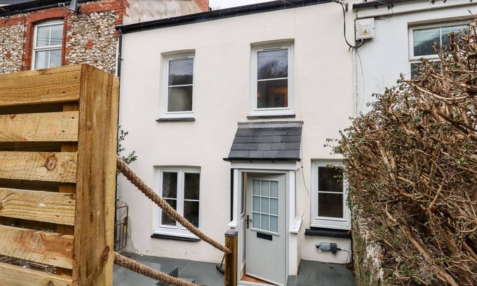 Hele Cottage | BEACH ROAD HOUSE, pet friendly in Hele Bay, Ilfracombe