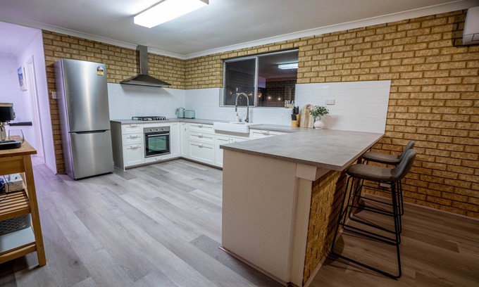 Lancelin House | Beach, sand dunes and pub just minutes away nNewly renovated