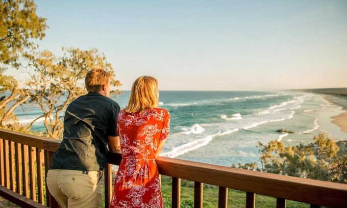 Point Lookout House | Beach side villa - opposite beach, bushland setting, quiet retreat