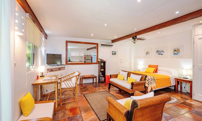 Palm Beach Estates Apartment | Beach Studio Private yard 3 minutes walk to beach Bicycle Boogie + Surfboard