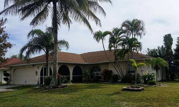 Pelican House | Beach themed tropical Pool Home, family fun and pet friendly.