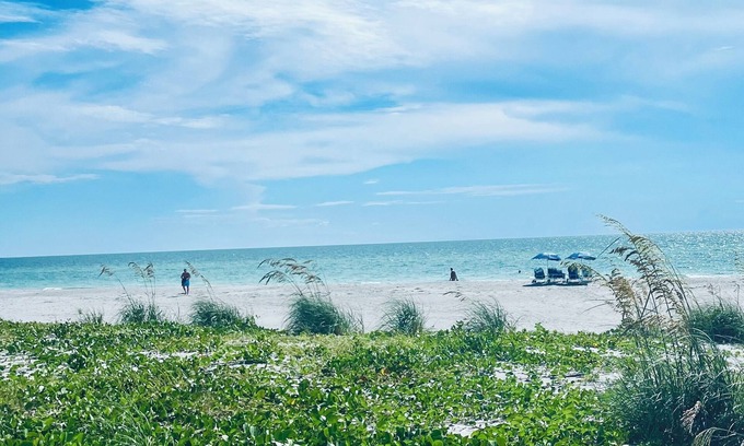 Longboat Key Condo | Beach to Bay Beauty- available for season 2026-Pet friendly!