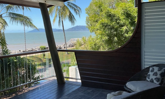 Machans Beach House | Beach vibes 2-bedroom house with gorgeous sea views in Machans Beach