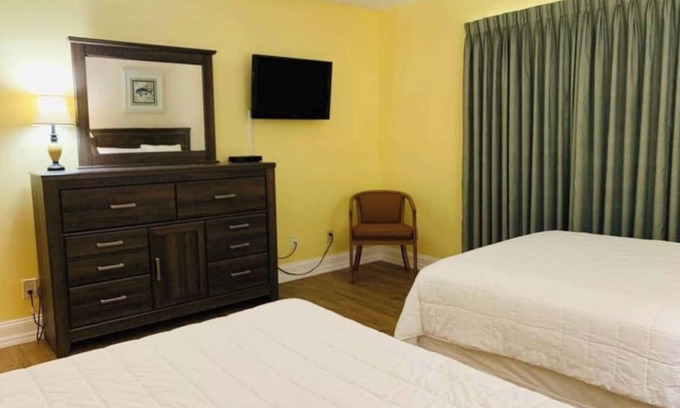 Myrtle Beach Condo | Beach View 1br Condo,Pool,Sm Dogs ok,FREE Tickets,H33