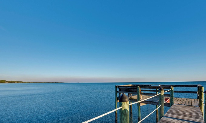 Carrabelle Condo | Beach View & Pier: Carrabelle Getaway w/Perks!