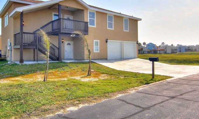 Port Aransas House | Beach View S Upstairs Bveu146 4 Bedroom Home by Redawning
