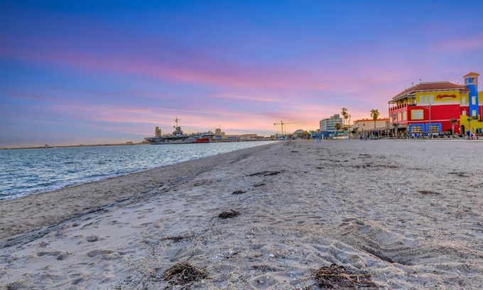 North Beach Apartment | Beach View & SeaBreezes