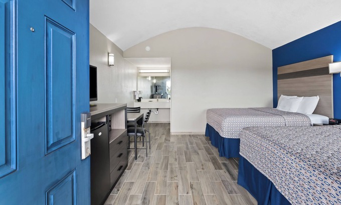 Rockport Hotel | Beach View Steps from Marina, festival & Beach