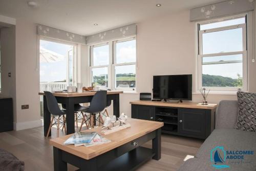 Salcombe Apartment | Beach View - Stylish Stay, Estuary Views & Luxury Spa Access