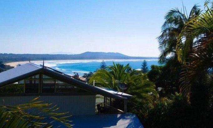 Crescent Head House | Beach Views. Private Gardens. Sleeps 8. Relaxing garden. Older house, good value