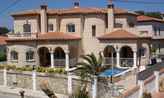 Miami Platja Villa | Beach villa with pool up to 6 pers., best location, no traffic, and ambience, air conditioning