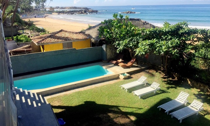 Hikkaduwa Villa | Beach Villa Yin near Hikkaduwa, with Pool and Cook - Semi-detached House