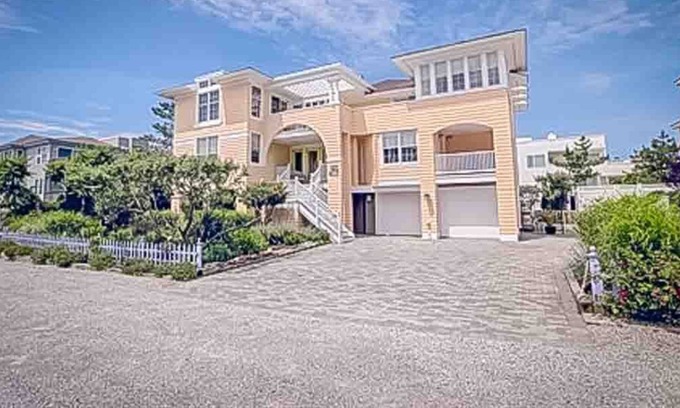 Loveladies House | Beachblock in Loveladies 6bd 6bth with pool and hot tub sleeps 14
