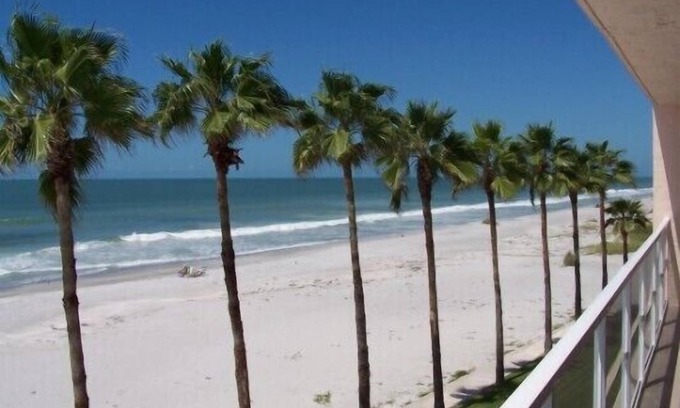 Longboat Key Condo | Beachcomber unit 302