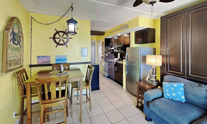 Crescent Beach Condo | Beacher's Lodge 307 | Beachfront Views & Easy Access to Pool!