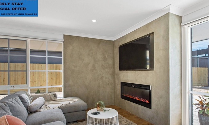 Blairgowrie House | Beaches in Blairgowrie - close to beaches, pet friendly and boat parking!