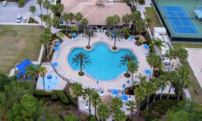 Venice House | Beaches, Pool & Hot tub, Wifi, 24hr Fitness, Pickle ball, KING BED, Luxury Home!