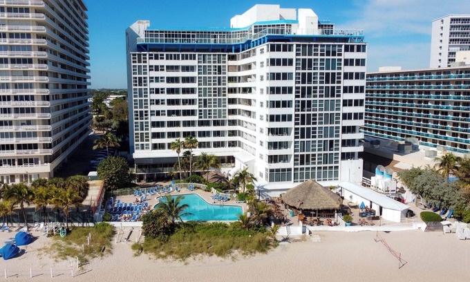 Galt Mile Condo | Beachfront Studio overlooking the Atlantic Ocean