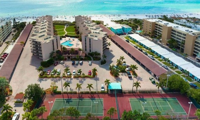 Siesta Key Condo | Beachfront - 2BR - Spectacular Beach Setting
