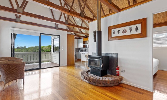 Warana House | Beachfront 3-Bed with Private Pool & Fireplace