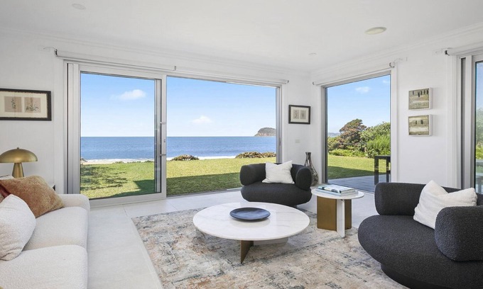 Pearl Beach House | Beachfront, 5 bedrooms, 5 bathroooms!