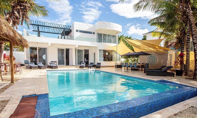 La Esplanada Villa | Beachfront 7BD villa with Spectacular Sea Views