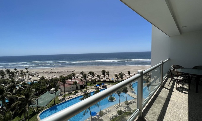 Playa Diamante Apartment | Beachfront Apartment in Acapulco Diamante