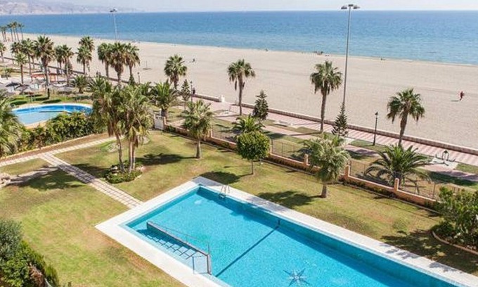 Roquetas de Mar Condo | Beachfront apartment with pool