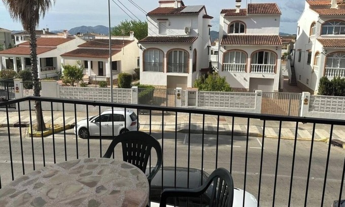 Oliva Apartment | Beachfront apartment (pet friendly)