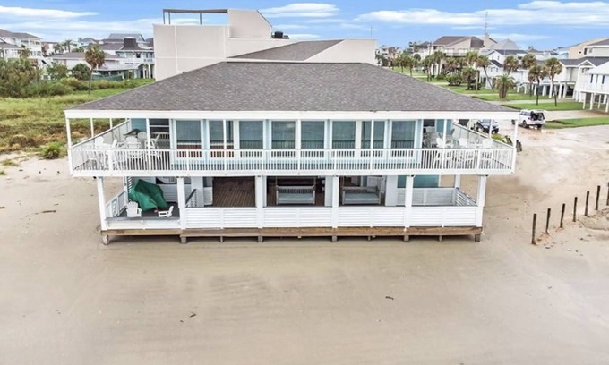 Pirates Beach House | BEACHFRONT - Beautiful home DIRECTLY on the SAND