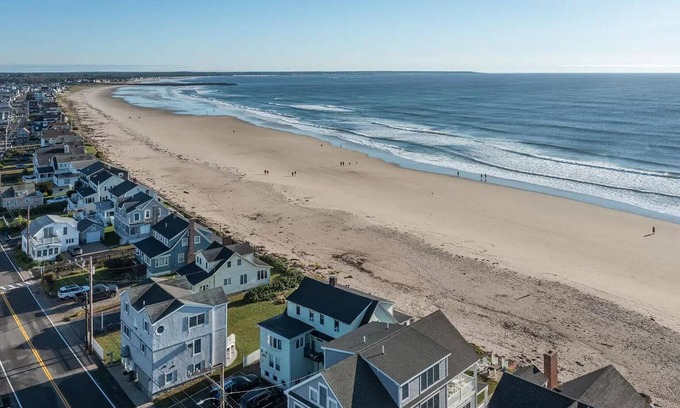 Wells Beach House | Beachfront Beauty in Wells !