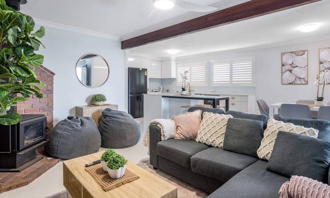 Wynnum House | Beachfront Bliss, Wynnum