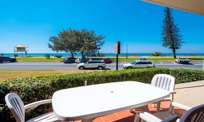 Gold Coast Apartment | Beachfront Bliss – Your Ultimate Coastal Getaway