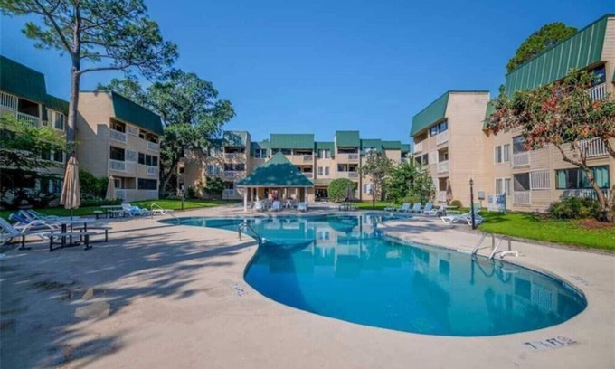 Palmetto Dunes Condo | Beachfront Complex - 3 pools & Tennis - King Bed
