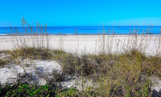 Indian Rocks Beach Condo | Beachfront Condo With Panoramic Views of the Gulf Plus Beach Gear, Grill & Wifi