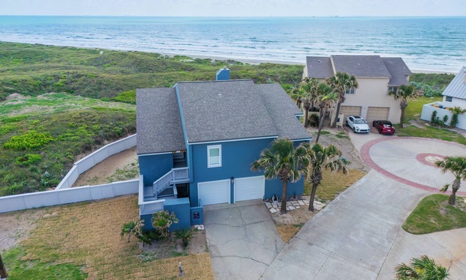 Port Aransas House | Beachfront, community pool & hot tub, EV charger!