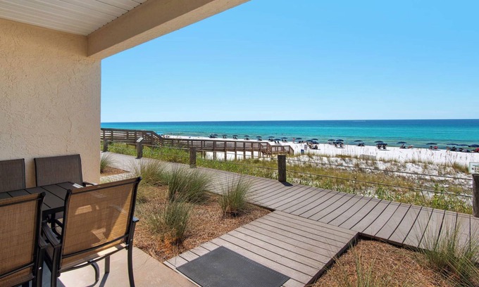 Crystal Beach Condo | Beachfront Destin Getaway + Free Tickets: Dolphin Cruise, Golf & More!