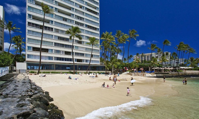 Diamond Head - Kapahulu - St. Louis Condo | Beachfront Diamond Head views, Quiet End of Waikiki with Swimming/Surfing!