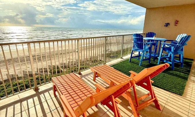 South Padre Island Apartment | Beachfront Expansive Balcony! Seaside Escape DOGS