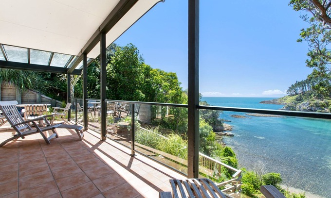 Waiheke Island House | Beachfront Enclosure Bay