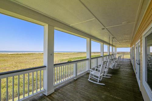 Red Fish Cove House | Beachfront Flamingo