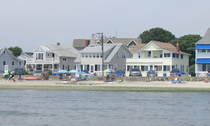 Westbrook Center Cottage | Beachfront Getaway on the Long Island Sound