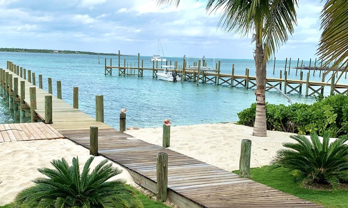 Hope Town House | Beachfront House Private Dock & Beach Tahiti Beach House - Hope Town 5 STAR
