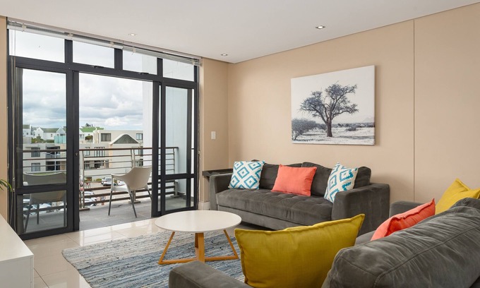 Big Bay Apartment | Beachfront Living l Eden on The Bay Apt l Wifi