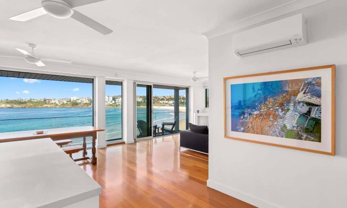 North Bondi Apartment | Beachfront luxury 3 beds with ocean view balcony