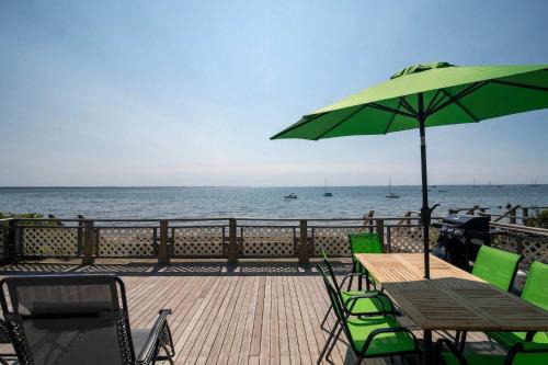 Commercial Street House | Beachfront on Commercial St Dog Friendly
