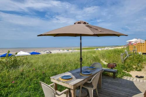 Orleans House | Beachfront on Skaket Water Views