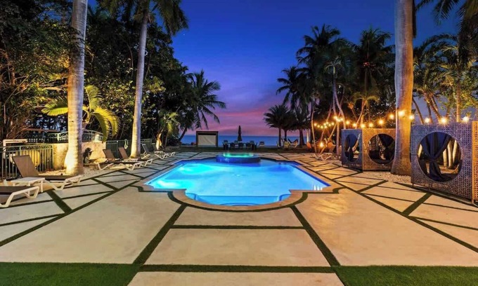 Lower Matecumbe Key House | BeachFront Paradise/By The Glam Homes