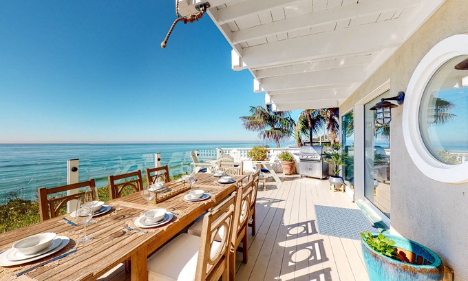 Encinitas House | Beachfront Paradise with an Expansive Deck, Balcony, Amazing Views, & Free WiFi